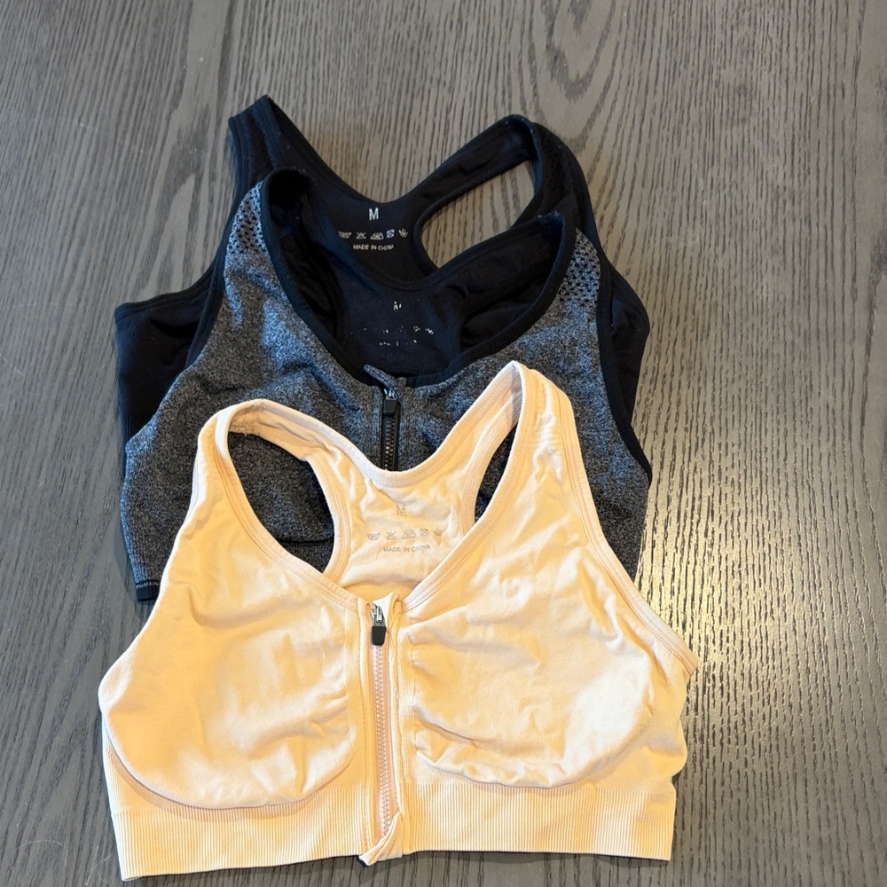 Front-Zip Medium Support Sports Bra in Cream and Black
